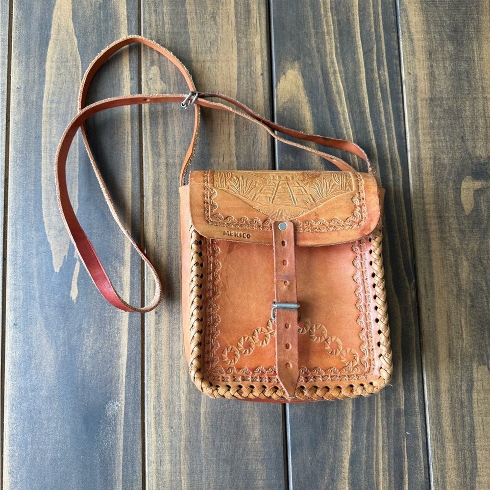 Leather shoulder bag